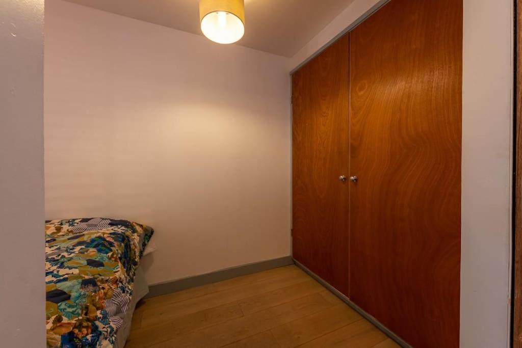 Lovely Self-Contained Basement Studio With Kitchen Лондон Экстерьер фото
