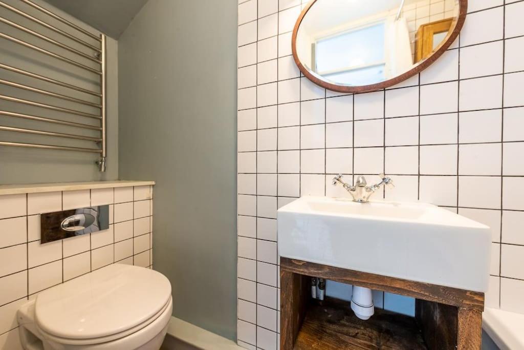 Lovely Self-Contained Basement Studio With Kitchen Лондон Экстерьер фото