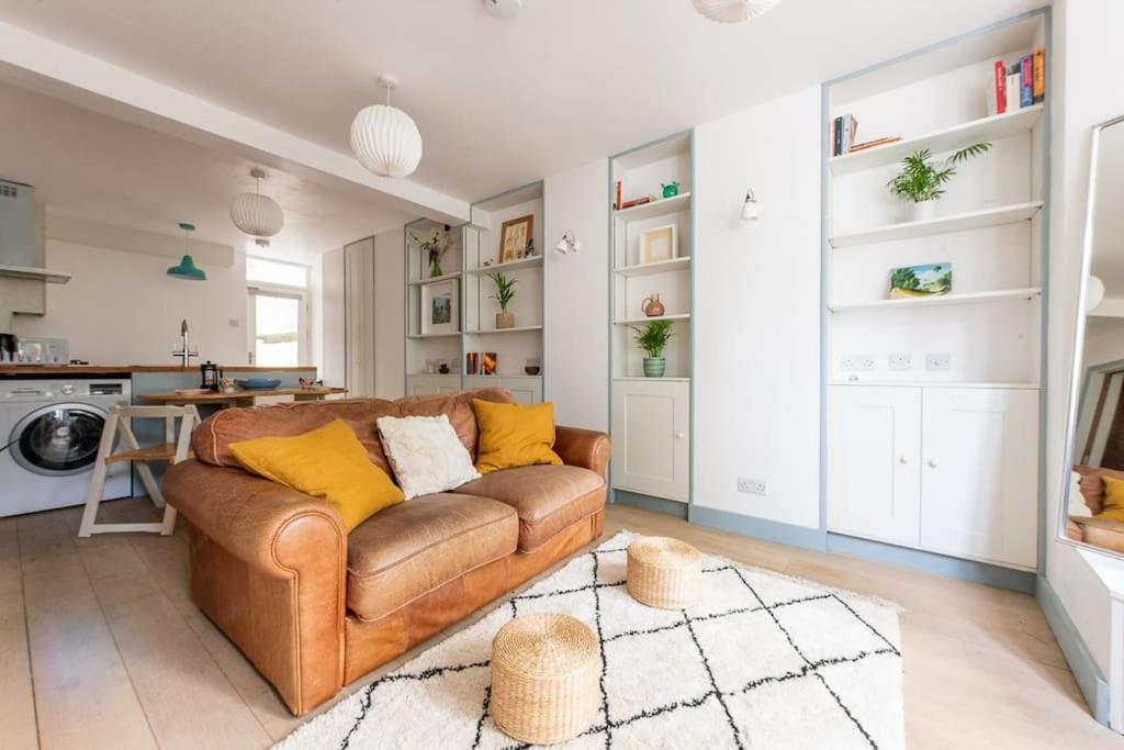 Lovely Self-Contained Basement Studio With Kitchen Лондон Экстерьер фото